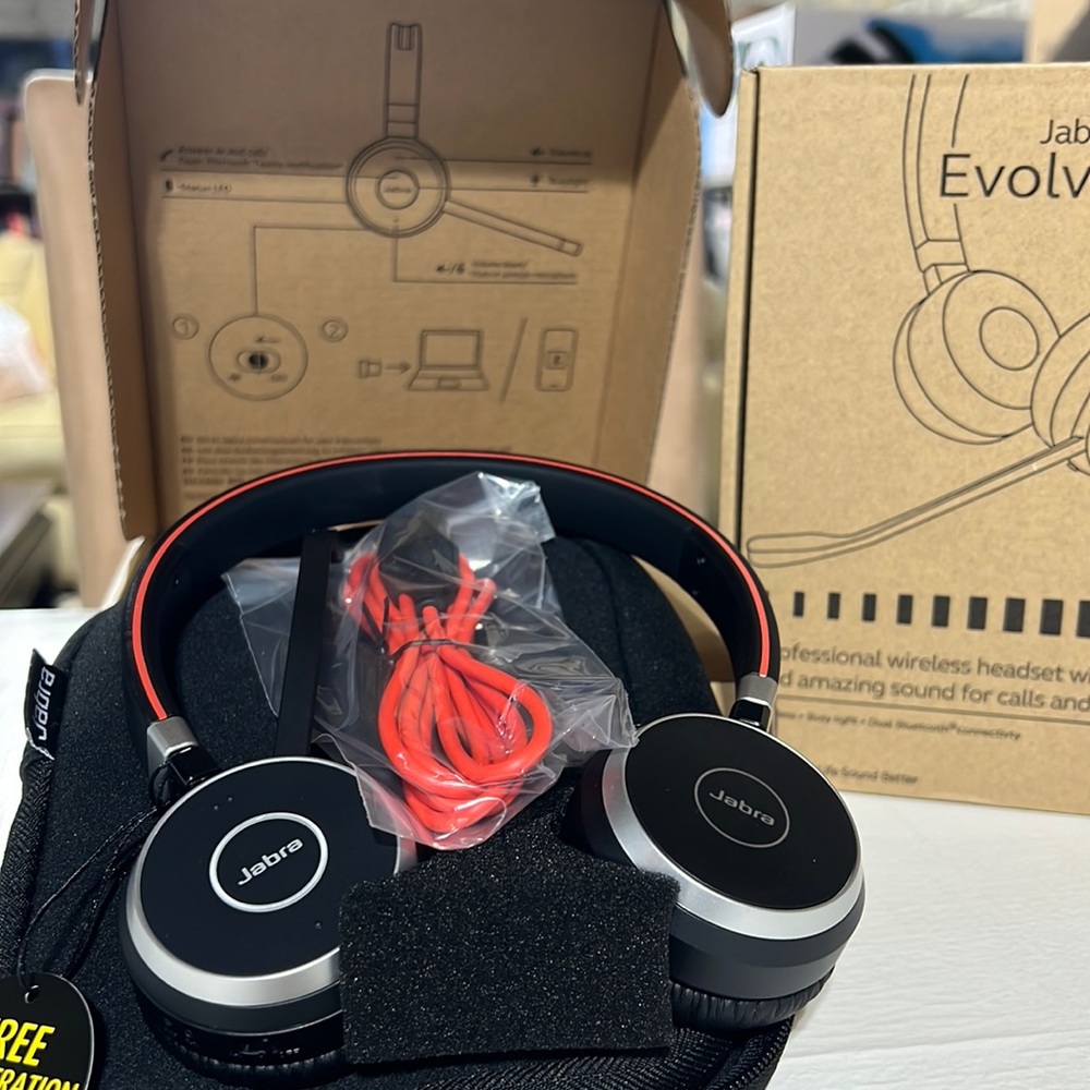 NEW IN BOX WITH TAGS. Jane’s Evolve 65 Professional Wireless headset. With case